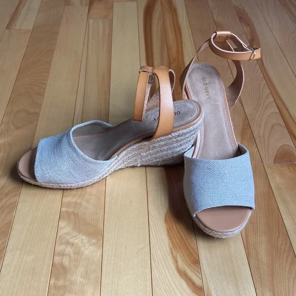 Brand new pair of Old Navy wedged heels - Picture 5 of 5